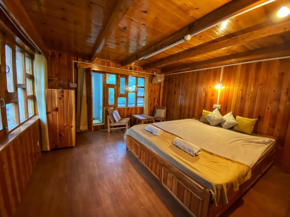 Pine Tower Inn Manāli Extérieur photo